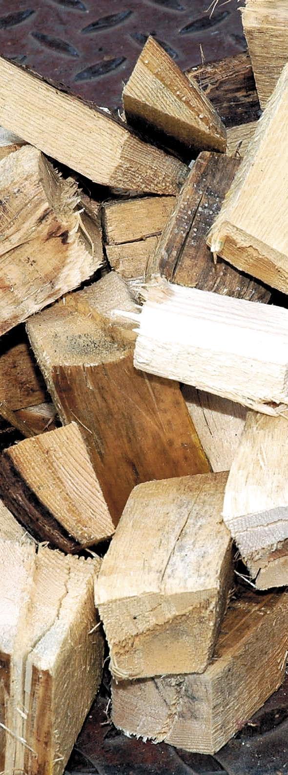 palivo dřevo (J P B) spalování kusového dřeva jednoduchá, časově nenáročná obsluha, údržba a nízké provozní náklady louhá doba hoření, hmotnost 505 kg minimální emisní zátěž pro okolí a vysoká