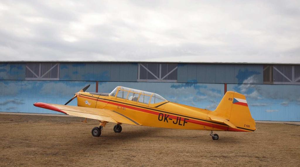 Zlín Z-126 - Trenér 2 Základní technické údaje Z-126 Trenér 2 Rozpětí 10,28 m Délka 7,42 m Výška 2,06 m Nosná plocha 14,90 m2 Hmotnost prázdného letounu 505 kg Max.