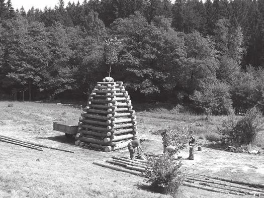 Už len skutočnosť, že srdcom našej obce je kaštieľ a park, nám prináša hlavne v turistickej sezóne množstvo návštevníkov, ktorí sú pre nás samozrejmosťou a patria ku koloritu obce.