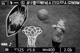 Záznam videosekvencí Videosekvence lze zaznamenávat v režimu živého náhledu. 1 Otočte přepínač živého náhledu. Na monitoru se zobrazí aktuální záběr objektivu.