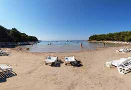 Celý areál o rozloze 15 ha je zasazen do překrásné mediteránské přírody u zátoky s písečnou pláží a je zde kladen velký důraz na klidnou dovolenou s bohatým