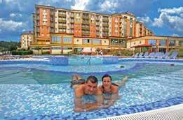 Hostům je k dispozici restaurace, lobby bar, kavárna, letní zahrada s grilem. Hotel disponuje vlastním lázeňským komplexem s několika bazény a rozlohou na více jak 1000 m2.