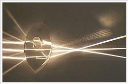 Základné pojmy - optika Optika je odbor fyziky zaoberajúci sa svetlom a jeho vlastnosťami.