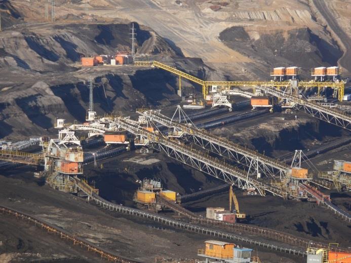 Situace v České republice 1) Zásoby uhlí docházejí a pokud se nemají překročit těžební limity, tak je třeba poměrně velice rychle omezit jeho využívání pro produkci