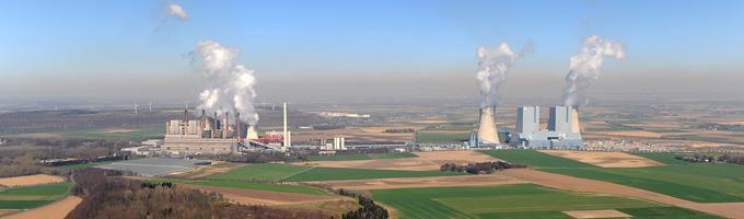 Německá Energiewende (lekce) 1) Hlavní priorita odstavení jaderných zdrojů 2) Další požadavek maximalizovat podíl obnovitelných zdrojů Nehledá se sociálně ekologické optimum: 1) Sociálně dostupná