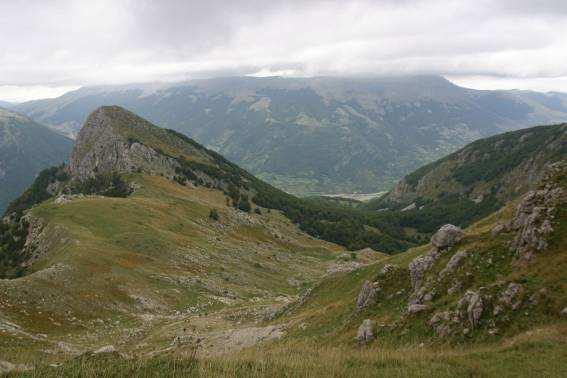 Severní a Střední Apeniny nejvyšší vrchol: Gran Sasso, 2912 m převaha druhohorních vápenců,