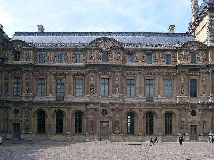 Paříž, Louvre, Cour