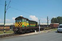 Zato ima železnica dve imeni. GySEV pomeni v madžarščini Györ- Sopron-Ebenfurti Vasút Zrt., ROeEE pa v nemščini Raab-Oedenburg-Ebenfurter Eisenbahn AG. Kratko nemško ime je Raaberbahn.