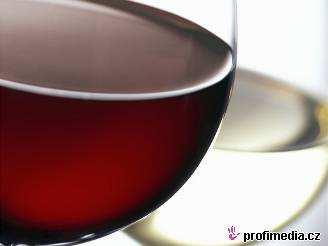 Víno Víno obsahuje desítky flavonoidů, jejich složení určuje technologie zpracování, odrůda i zeměpisná poloha.