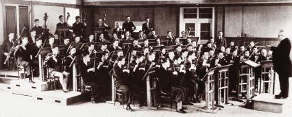 Orchestr hudební školy v Bečově. Dirigent Josef Nürnberger.