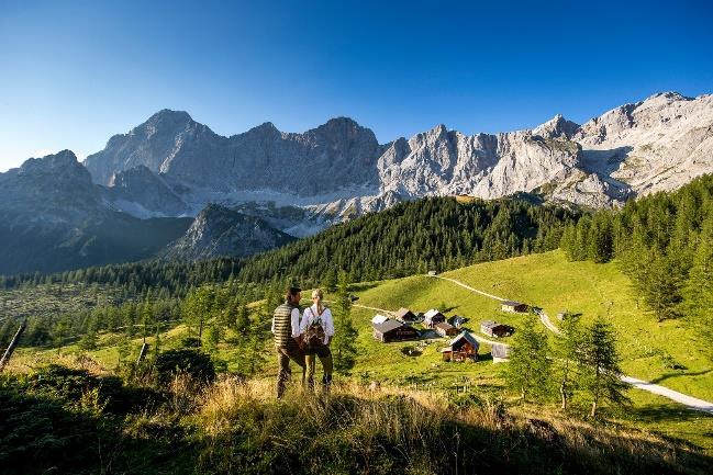 den: půldenní cykloturistika v oblasti Solné komory/salzkammergut/ Tauplitz, zde možnost výjezdu lanovkou do oblasti Tauplitzalm, dále přes Bad Mitterndorf okolo nejvyšší evropské samostatně stojící