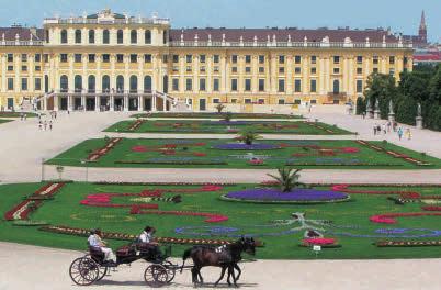 JARNÍ VÍDEŇ BRATISLAVA, MALÁ KRÁSKA NA VELKÉM DUNAJI 2 dny 3 dny Bratislava Děvín Zámek Hof Schönbrunn Vídeň je město, které je pro svoji skvělou nenásilnou kombinaci vznešené historie a moderního