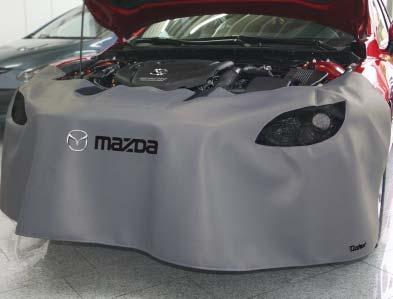 Postranní ochranné potahy pro MAZDA MAZDA obj. č. 49 0000 210 * Postranní ochranné potahy chrání přední blatníky všech modelů MAZDA proti poškození a znečištění během opravy a údržby.