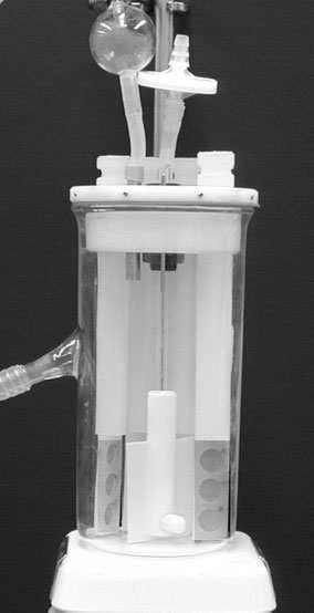 Obr. 4 CDC biofilm reaktor [23] b) přerušovač toku skleněný, který se hodí na hadici s vnitřním Ø 3 mm a bude sterilizovatelný.
