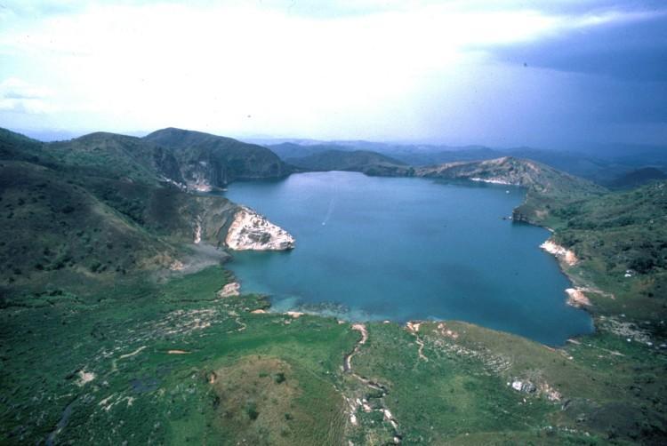 Jezero Nyos, Kamerun Vulkanické jezero