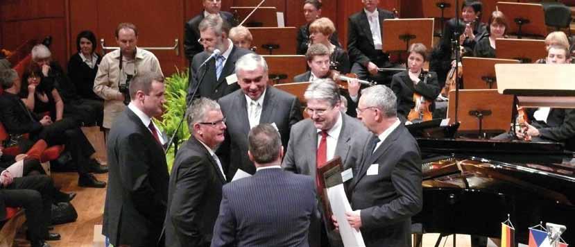 3 1 Jubiläumsveranstaltung 20 Jahre Euroregion Erzgebirge Krušnohoří 2 Präsentation der Euroregion Elbe-Labe im Rahmen des Marktes der Kulturen 2012; Staatsminister Markus Ulbig am Stand der