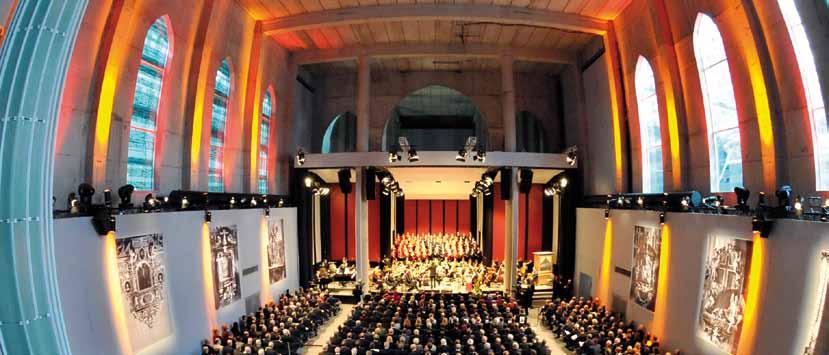 3 1 Tschechische Promovierende in der Sächsisch- Tschechischen Fachbibliothek der TU Chemnitz 2 Forschung im IHI Zittau 3 Universität Leipzig - Festliche Stimmung im Paulinum 4 Universität Leipzig -