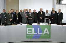 4 INTERREG III B Projekt ELLA - Unterzeichnung einer gemeinsamen Erklärung auf der Abschlusskonferenz ELLA am 6.12.2006 im Sächsischen Landtag Bildnachweis: SMI/Ref.