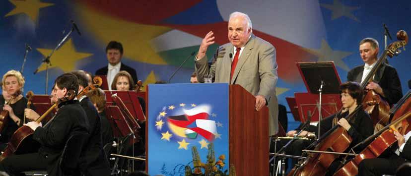 4 4 Feierlichkeiten zur EU-Erweiterung am 1.5.2004 in Zittau; Festrede des Bundeskanzlers Helmut Kohl Bildnachweis: momentphoto.de/bonss (4) 4 Oslavy rozšíření EU dne 1.5.2004 v Zittau; slavnostní projev spolkového kancléře Helmuta Kohla Foto: momentphoto.