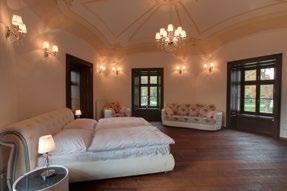 Luxusní hostinské pokoje přesvědčí elegantním, jednoduchým barevným uspořádáním a prvotřídním komfortem.