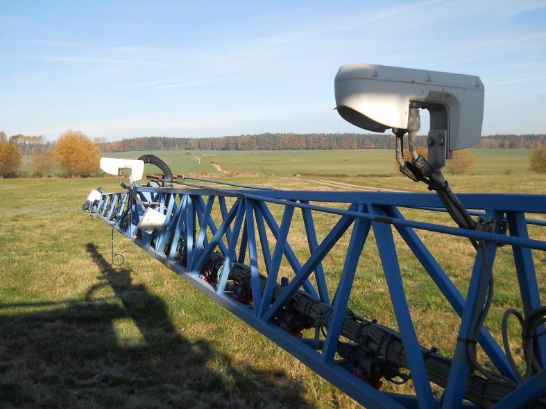 Obr. 10 Sada přístrojů instalovaná na ramenech postřikovače (foto L.