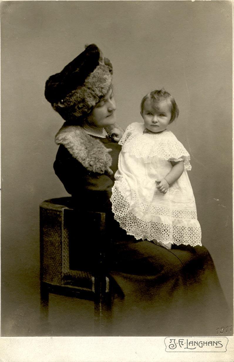 Z. Braunerová, marraine de Reine Amélie Zdenka, fille de Paul Claudel, née le 9 février 1910 à Prague dans l appartement du quai Rieger, baptisée le 6 mars 1910 en l église Saint-Adalbert (sv.