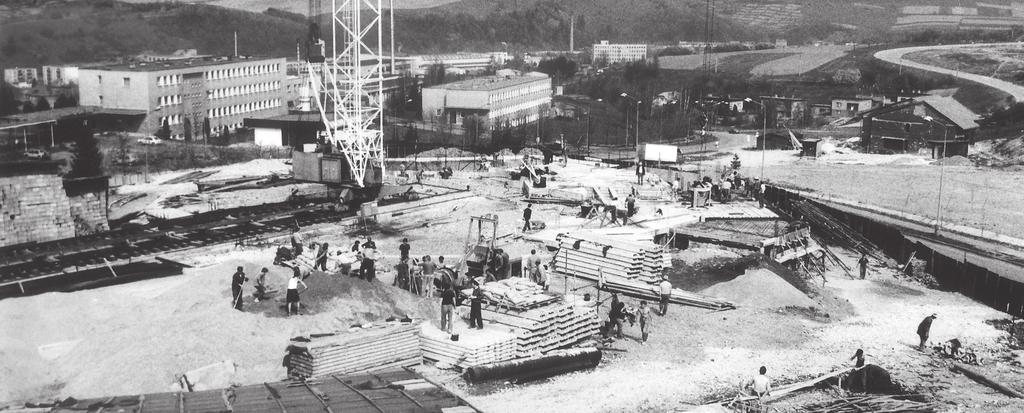 2 história Foto: Ján Grega Základný kameň posvätil Svätý Otec Ján Pavol II. v roku 1990 v Bratislave. Samotná výstavba začala v júni 1992 a trvala päť rokov.