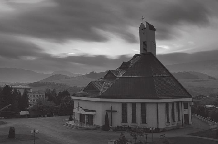 Kostol povýšenia Svätého kríža sa počas dvadsiatich rokov stal dominantou a duchovným, kultúrnym i spoločenským centrom Brezovca. Zmenil sídlisko i jeho obyvateľov.