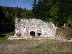 Tvorí ho 5 veľkých píng a prepadnuté komíny a 4 rozmerovo menšie pingy, ktoré sa nachádzajú vo východnej časti haldy.