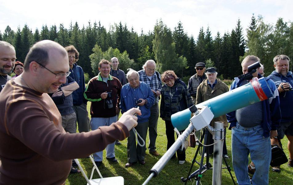 Vedle popularizačních aktivit je stále větší pozornost na Hvězdárně v Rokycanech a Plzni věnována práci s astronomy amatéry.