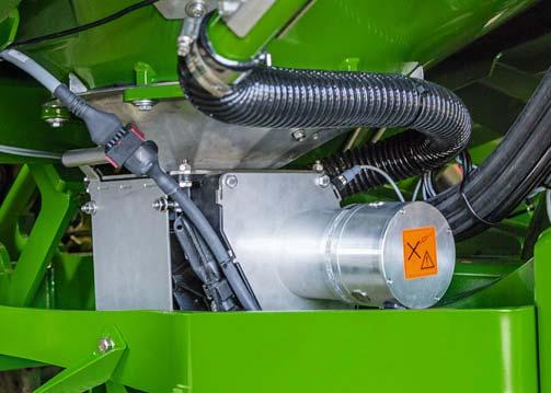 Velmi efektivně a tiše pracující ventilátor je sériově vybavený hydraulickým pohonem pro plynulé nastavení otáček.