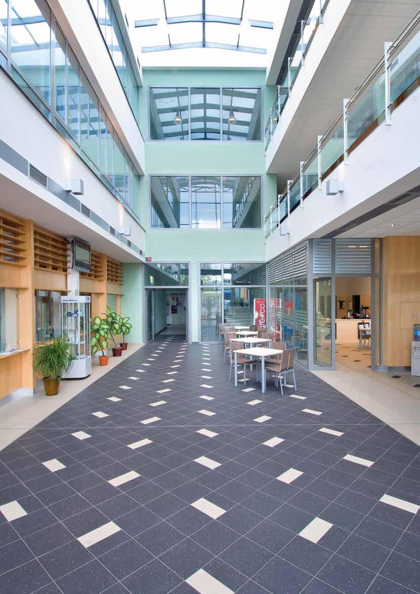 EN 14411:2012, annex G BIa UGL W Výrobek Product Povrch Surface Protiskluznost Slip resistance koeficient tření - za sucha 28x28x dlaždice floor tile S R10/A μ 0, 25x25x8 SL 28x28x news schodovka