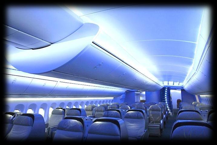 Obrázek 26: LED osvětlení B747-8 Kabina pro cestující v 747-8 Intercontinental je uspořádána do tří tříd s 467 sedadly. S novými úspornými motory dosáhne vzdálenosti aţ 14 815 km.