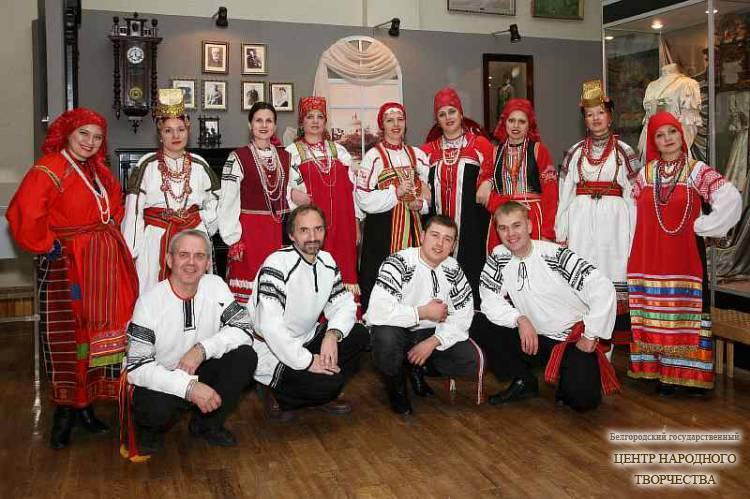 3 Folklorní soubor Pěresek 84 4 Folklorní soubor Věnec 85 84 Фольклорный