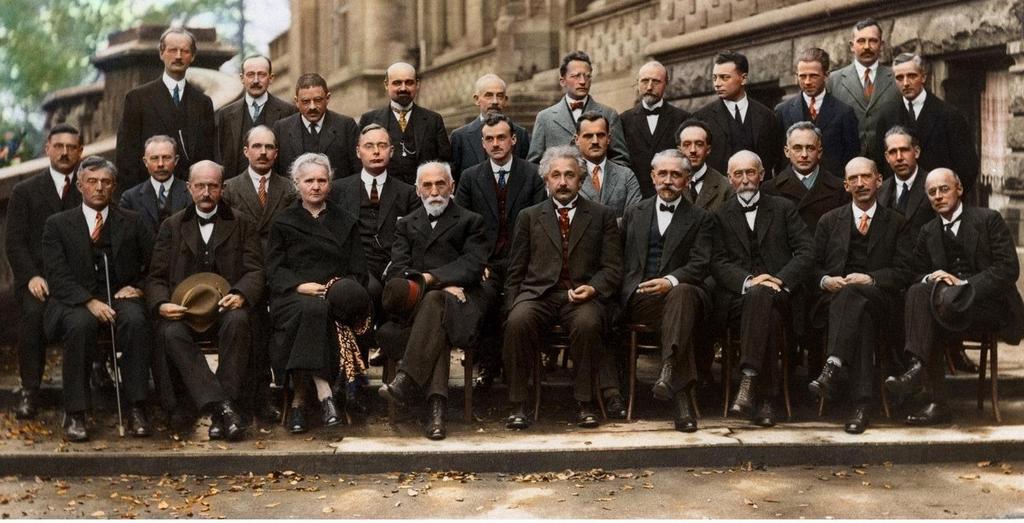 Solvayská konference, Brusel, 1927 kvanta elmg.pole: 1900 Max Planck 1905 lbert Einstein stará kvant.