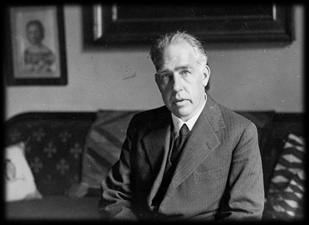 Niels Bohr 1885 (Kodaň) 1962 (Kodaň) 1935 Zakladatel tzv.