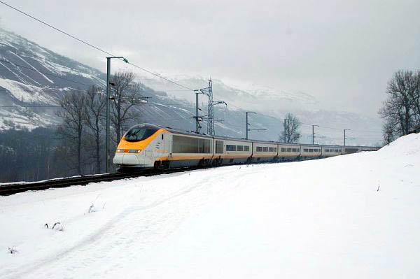 Eurostar Linky TGV Relace Počet spojů t c [h] s [km] v c [km / h] Paris Lyon 24 1:57 294 151 Paris Genéve 7 3:22 276 82 Paris Grenoble 8 2:56 460 153