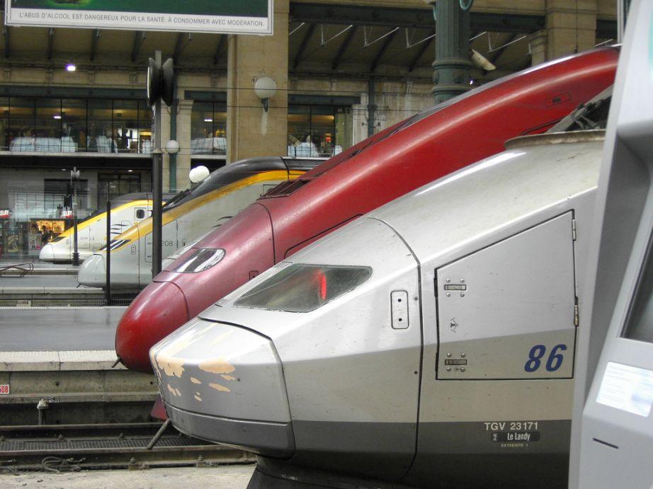 Linky TGV Relace Počet spojů t c [h] s [km] v c [km / h] Paris Luxemburg 5 2:06 381 181 Paris Frankfurt 1 3:49 610 160 Paris Nancy 10 1:30 162 108 Paris