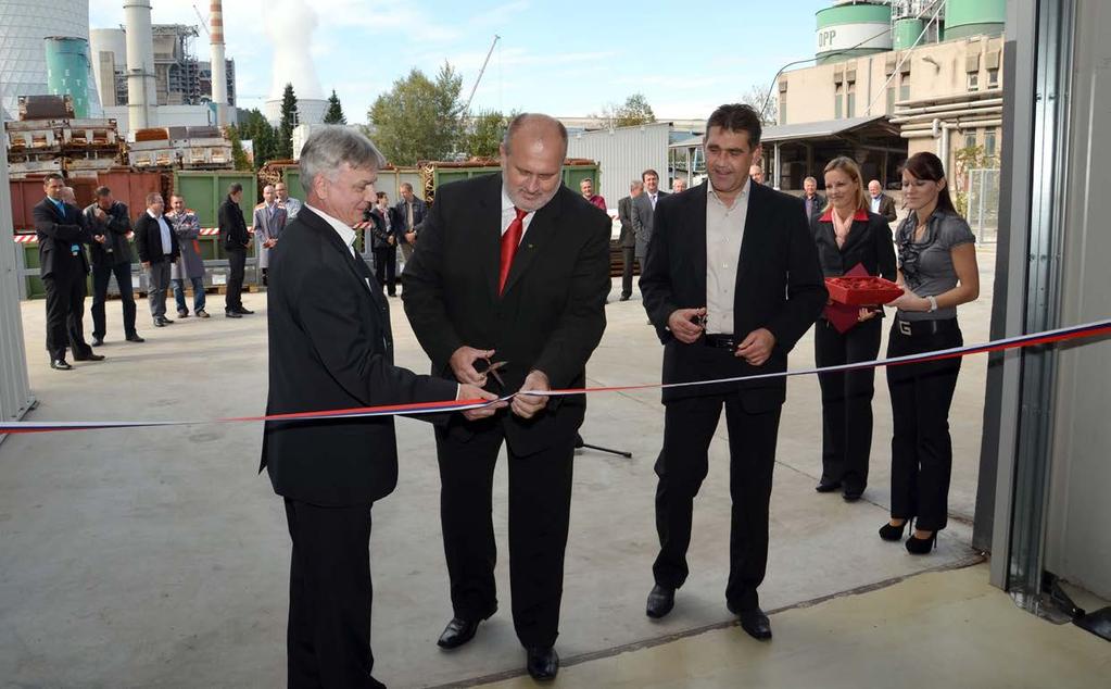 SKUPINA PREMOGOVNIK VELENJE Nove prostore sta uradno odprla predsednik Uprave Premogovnika Velenje dr.