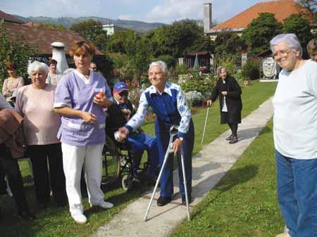 DSS PIEŠŤ, Detva 200 tis. Sk kapitálové výdavky na stavebné úpravy budovy pre pracovnú terapiu klientov, podiel kofi nancovania BBSK 165 tis. Sk. DSS Čeláre-Kirť 130 tis.