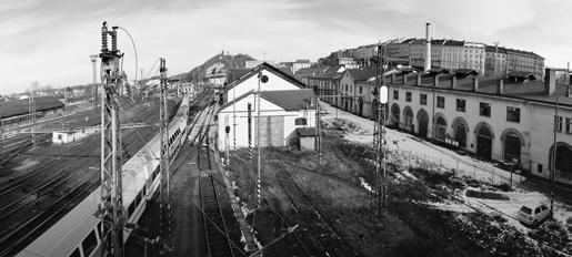 12 masasrykovo Památkové nádraží kauzy Masarykovo nádraží od SJ magistrály. Pohled přes bývalé železniční dílny k Vítkovu. Areál plánovaného železničního muzea.