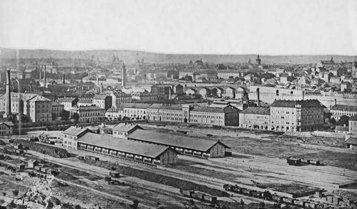 20 nádraží Památkové praha smíchov kauzy Skladiště nádraží Buštěhradské dráhy na Smíchově kolem roku 1885. Foto Muzeum hlav.