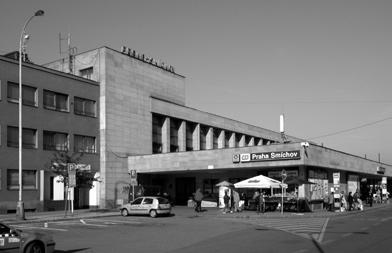 24 nádraží Památkové praha smíchov kauzy Smíchovská nádražní budova z roku 1953. Foto Lukáš Beran, 2006 a městskou výrazně stoupnout, a může vzniknout požadavek na rozdělení nebo přidání nástupiš.
