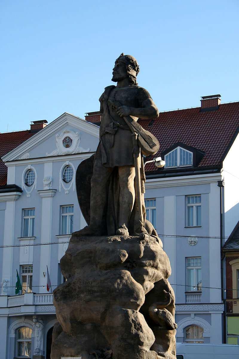 Socha Záboje Kašna se sochou Záboje postavy z Královédvorského rukopisu