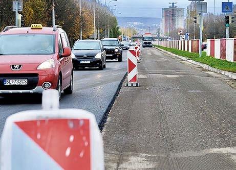 Počs údržby s vymieň čsť cementovo-betónových osových dosiek vzletovo-pristávcej dráhe, oprvujú s trhliny či fixujú lokálne poruchy sfltových zálievok.