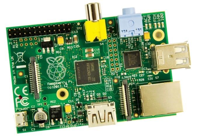 Obrázek 4.4: RPI model B 7 Model B+ Jde o poslední verzi RPI 1, která byla vydána v červenci roku 2014. Jedná se o vylepšení předchozího modelu.