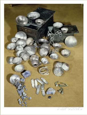 stříbro (ingoty, řetězy, 153 nádob) Stylový