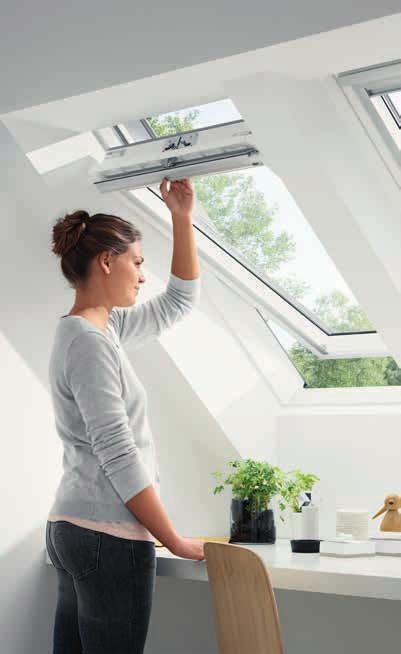 Standard Ceny GLU 0051 Horní ovládání Střešní okno GLU 0051 Horní ovládací madlo Integrovaná ventilace Filtr proti prachu a hmyzu Systém izolace Bezúdržbové provedení Optimalizované dvojsklo U w 1,3