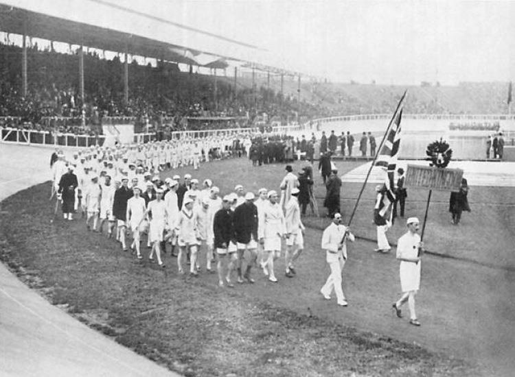 2.5.4 LOH 1908 Londýn Předpokládalo se, že olympijské hry budou dosud největší. Zahajovací ceremoniál započal éru grandiózních, moderních olympijských ceremoniálů.