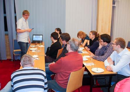 93 FOTOGRAFIE ZE SEMINÁŘŮ Obr. 1. MUDr. Zdeněk Polák během praktické části semináře (Ostrava, 17. 2. 2016) Fig. 1. Zdeněk Polák, M.